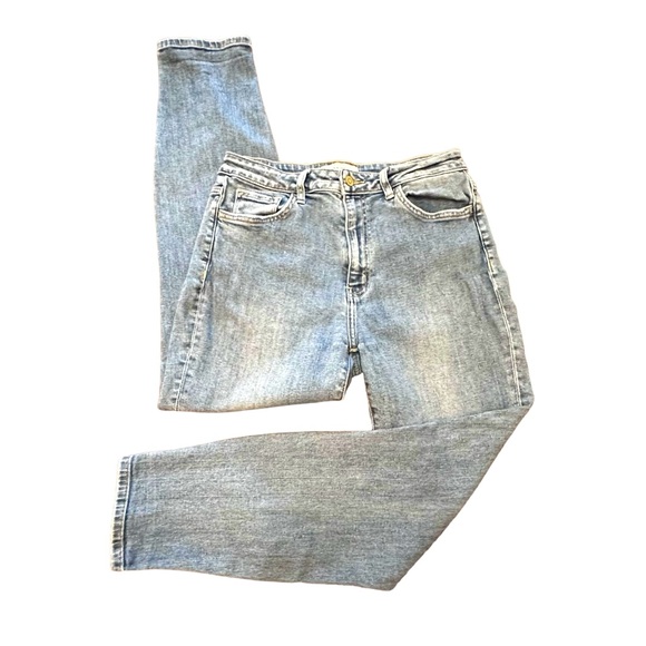 Flying Monkey Denim - FLYING MONKEY BRAND MEDIUM WASH BLUE JEANS. SIZE 29.